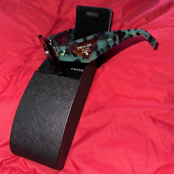 Brand New Authentic Prada Sunglasses in the Prada Case - Picture 3 of 5